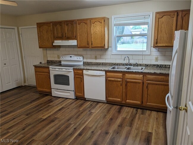 Building Photo - 726 Luke SW Dr