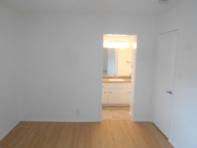 Building Photo - 2621 5th St