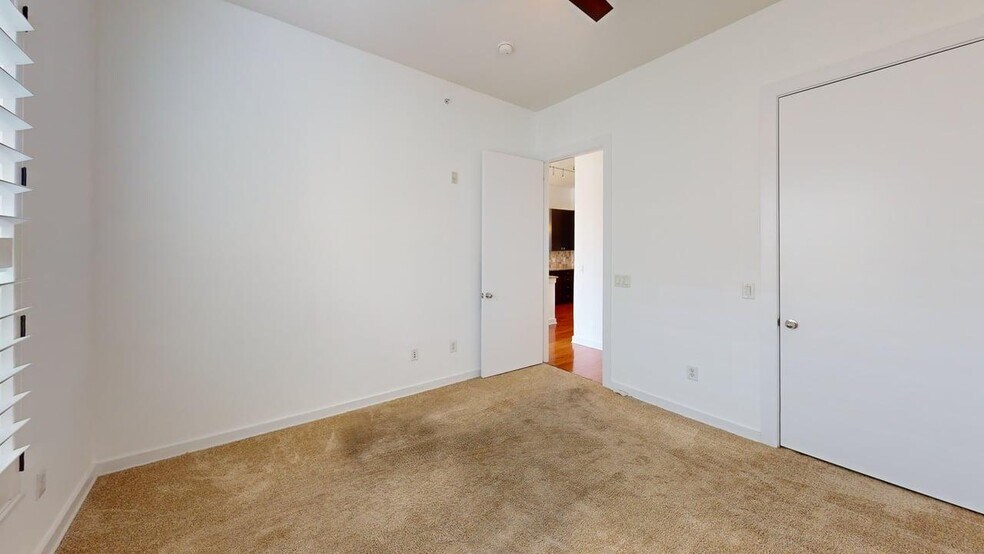 Building Photo - 2950 McKinney Ave