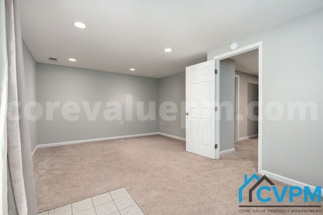Building Photo - 9438 Fens Hollow