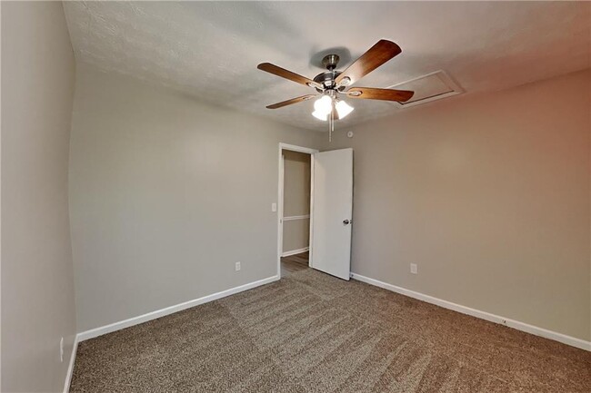 Building Photo - 4171 Woodcrest Dr