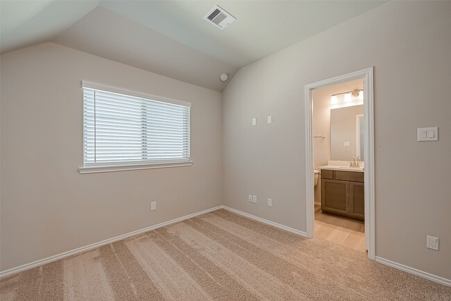 Building Photo - 32005 Towering Birch Trl