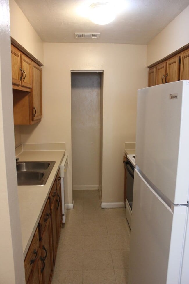 Building Photo - 7011 SW 17th Pl