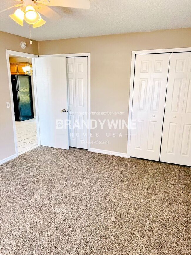 Building Photo - Beautiful 3BR in Deltona Lakes! MOVE IN SP...