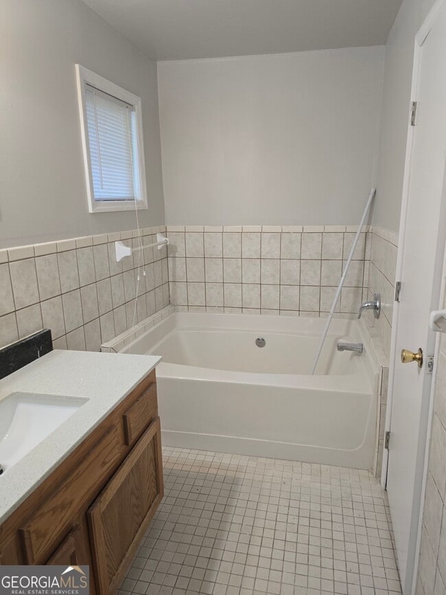 Building Photo - 3725 Collier Dr NW