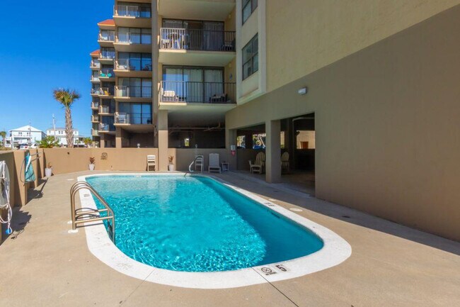 Building Photo - 511 E Beach Blvd