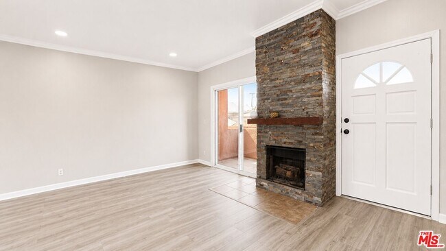Building Photo - 14714 S Budlong Ave