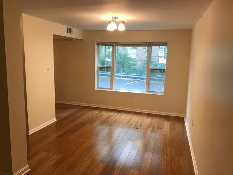 Building Photo - 1400 12th St N