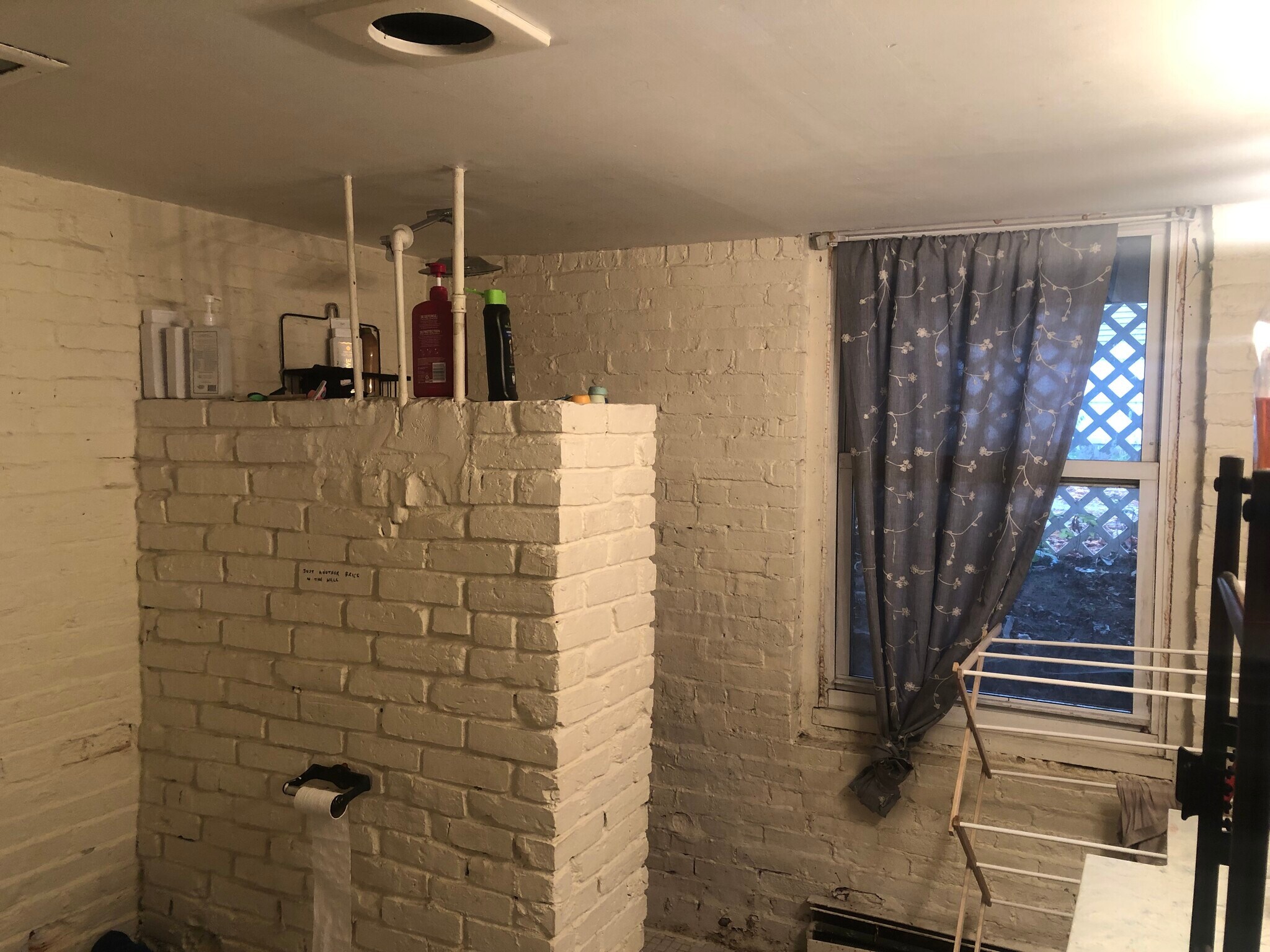 Building Photo - 100 College St