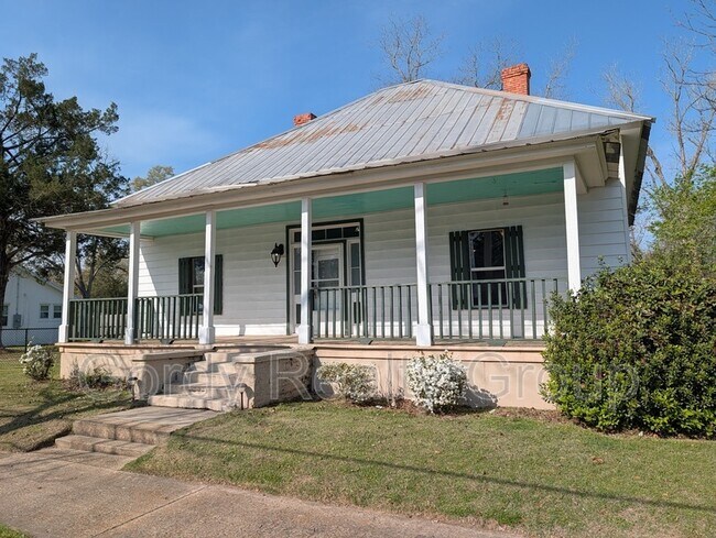 Building Photo - 5443 10th St