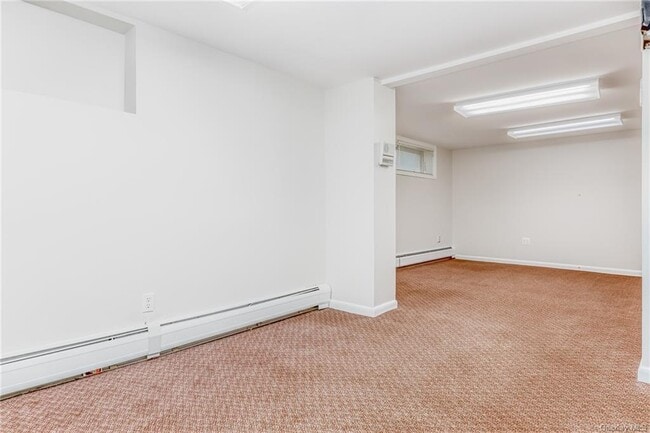 Building Photo - 9 Cloverdale Ln