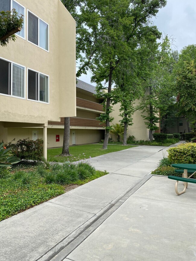 Building Photo - 550 Fano St