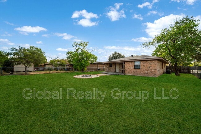 Building Photo - 309 Meadow Dr