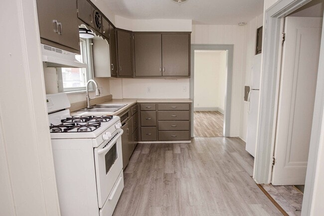 Building Photo - Very Spacious Four Bedroom Home For Rent!