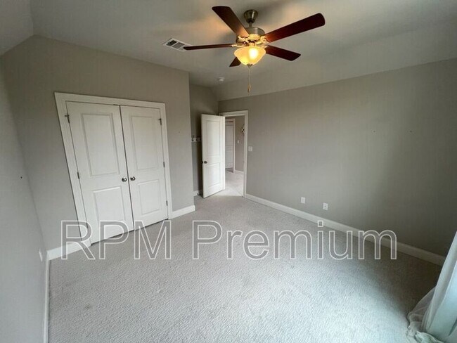 Building Photo - 1271 Rockport St