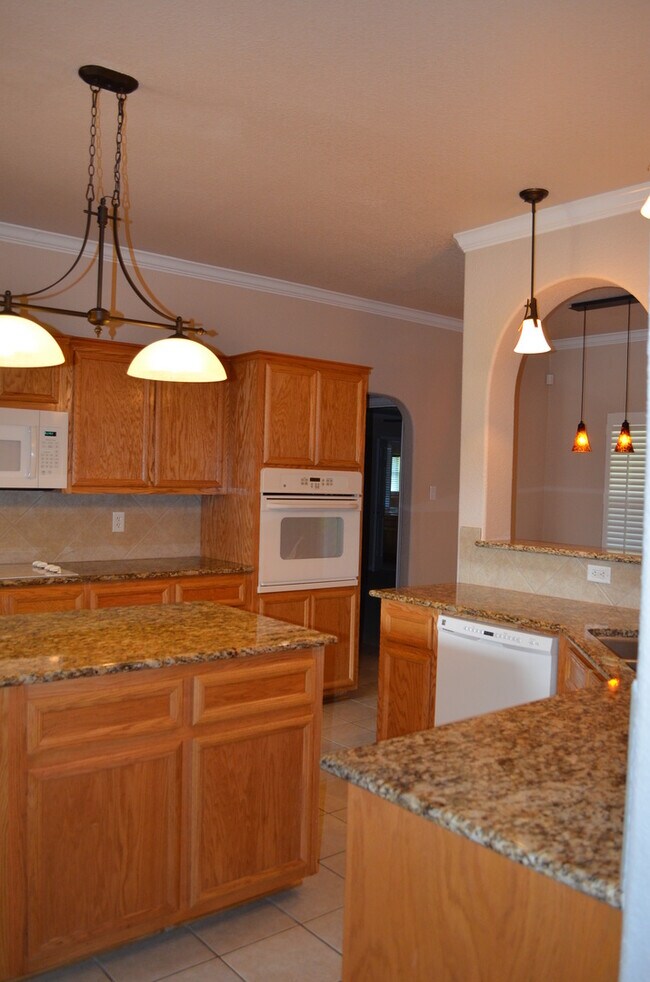 Building Photo - EXECUTIVE HOME IN COUNTRY TRAILS SUBDIVISI...