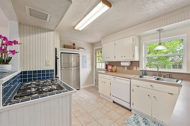 Building Photo - 809 S Coulter Dr