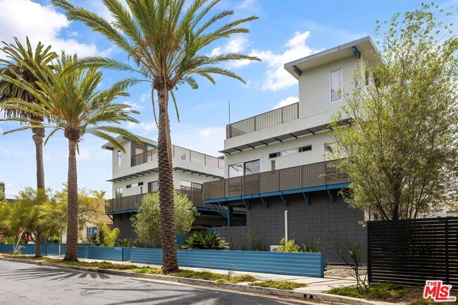 Building Photo - 621 San Juan Ave