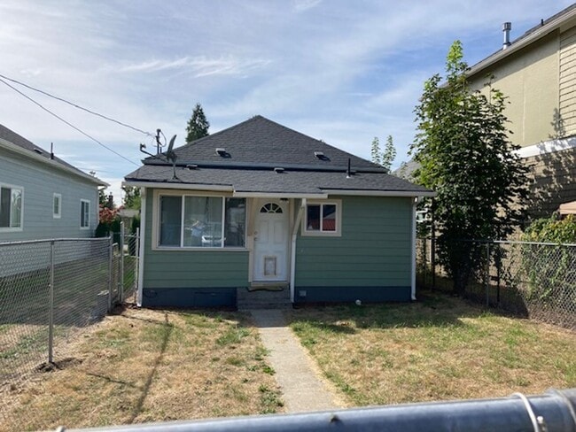 Building Photo - R315 | $1495.00