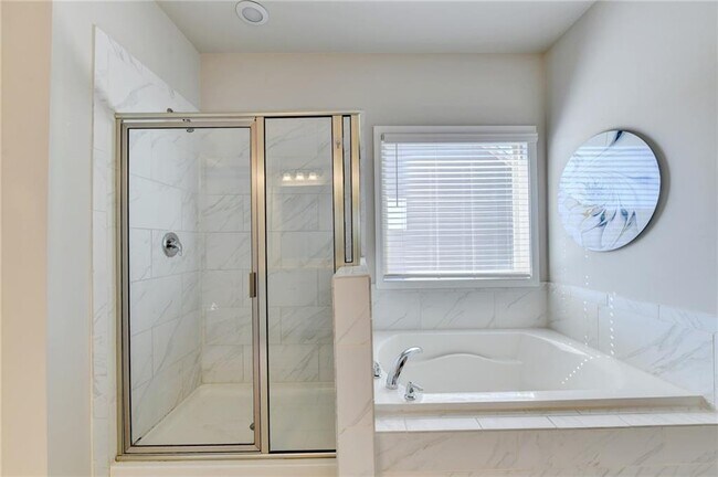 Building Photo - 3860 Grandview Manor Dr