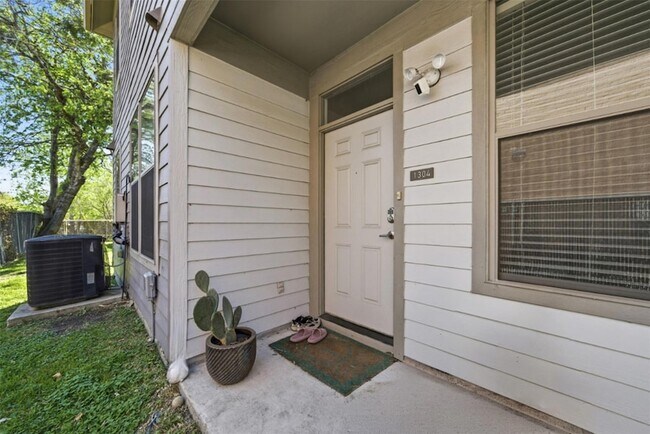 Building Photo - 1201 Grove Blvd