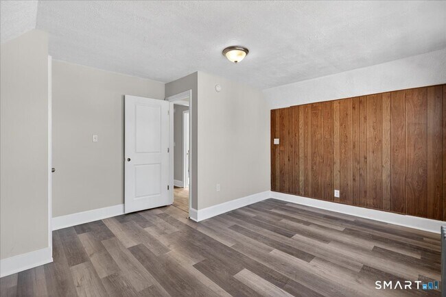 Building Photo - 34 Bristol St