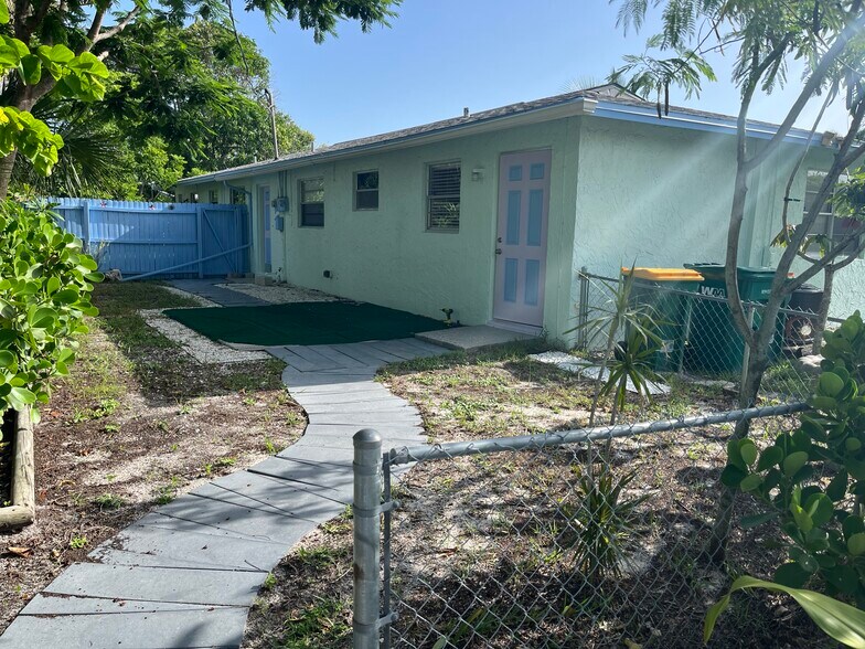 Fenced in backyard - 2658 Mangrove St