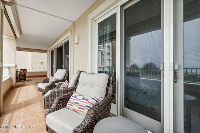 Building Photo - 426 Beachside Pl