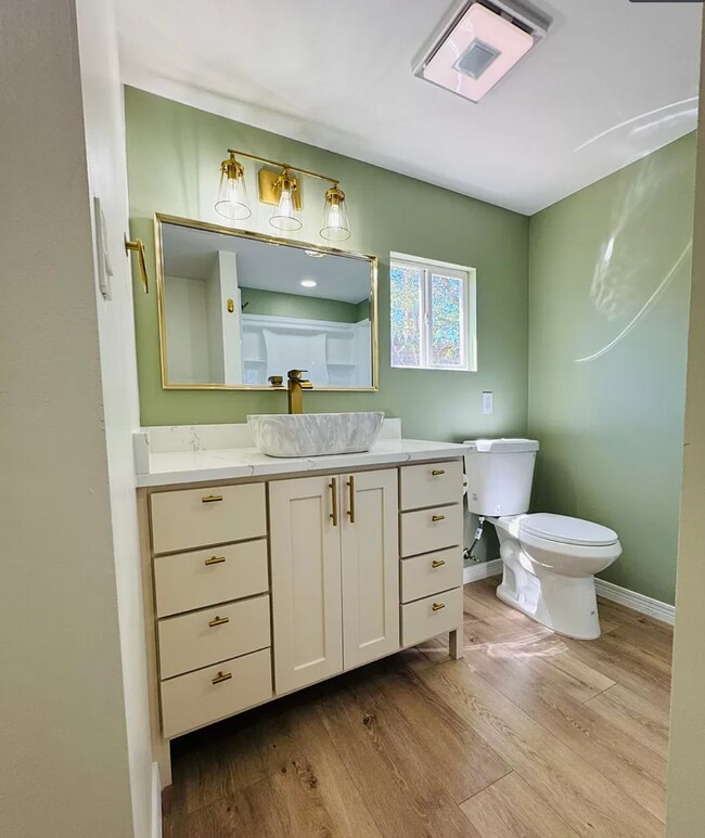 Elegant MB with Bluetooth and color changing light exhaust fan - 807 N Lincoln St