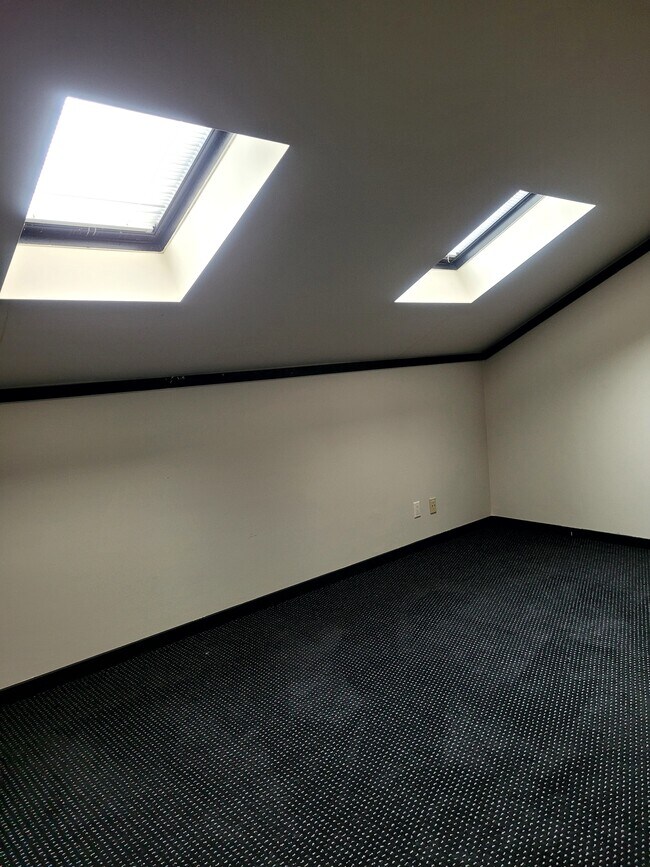 Building Photo - 1460 West Alex Bell Road