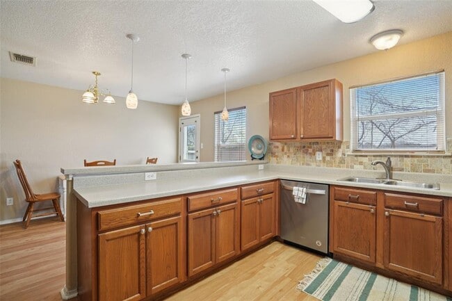 Building Photo - 410 S Water Ln