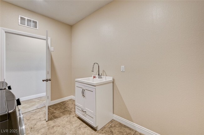 Building Photo - 4630 Summer Azure St