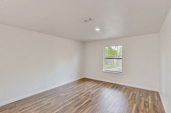Building Photo - 3965 Singleleaf Ln