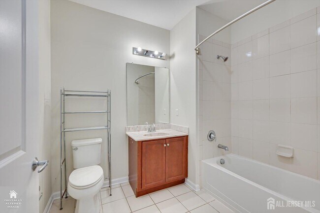 Building Photo - 712 Strassle Wy