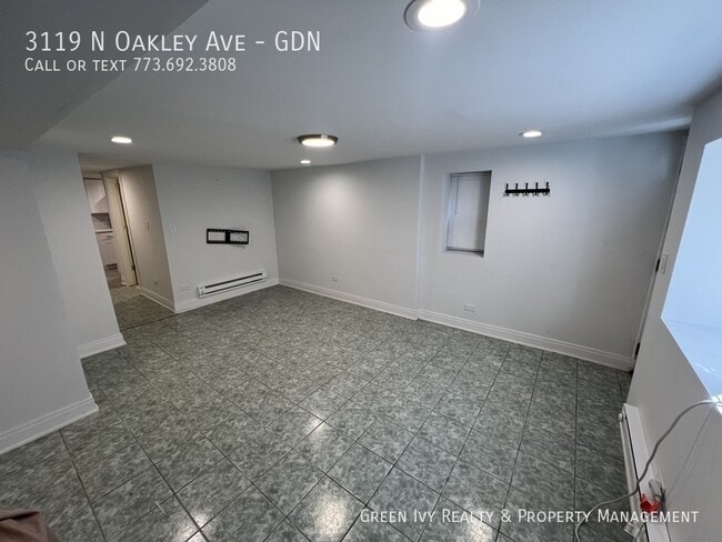 Building Photo - 3119 N Oakley Ave
