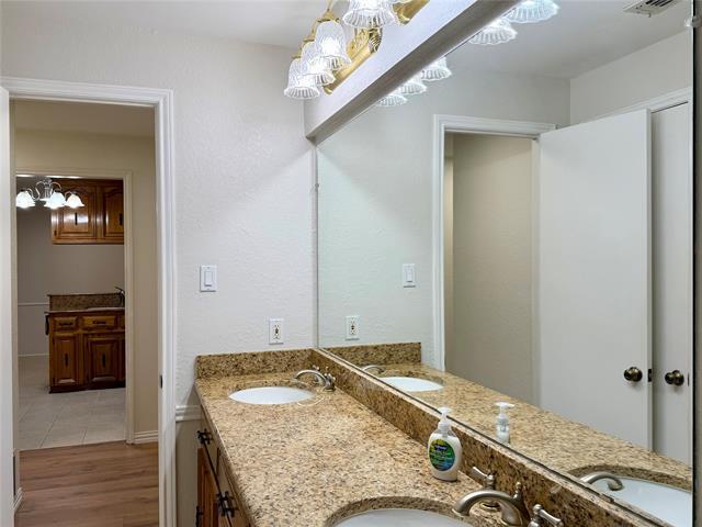 Building Photo - 3212 Laurel Oaks Ct