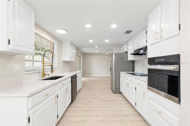 Building Photo - 3110 W Villa Rosa St