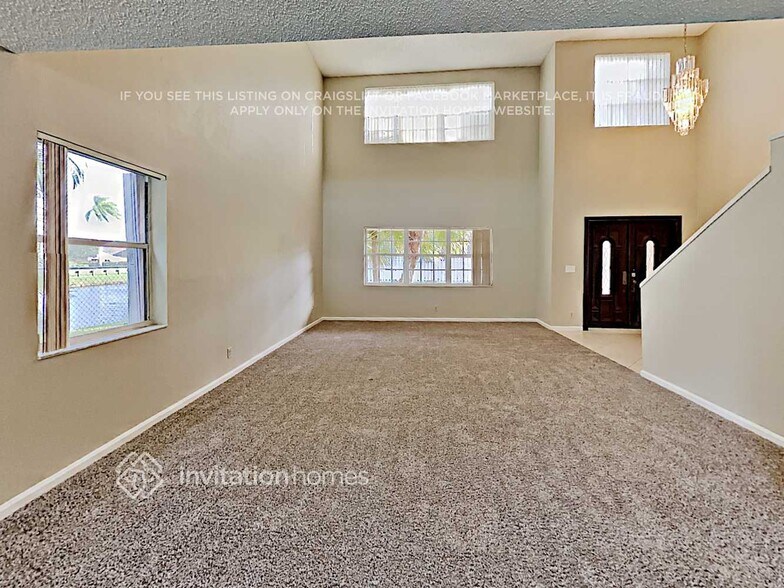 Building Photo - 10101 SW 9th Ln