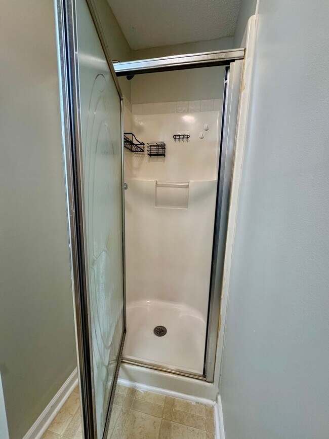 Building Photo - Your Private Retreat 3 Bedroom 2 Bath RentalAwaits!