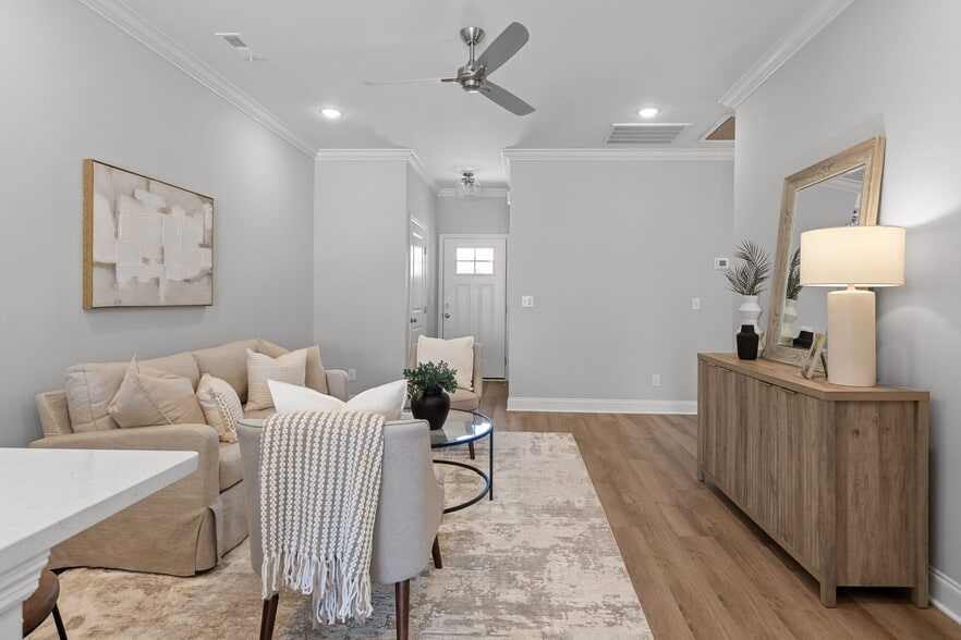 Building Photo - 332 Bellingham Dr NE