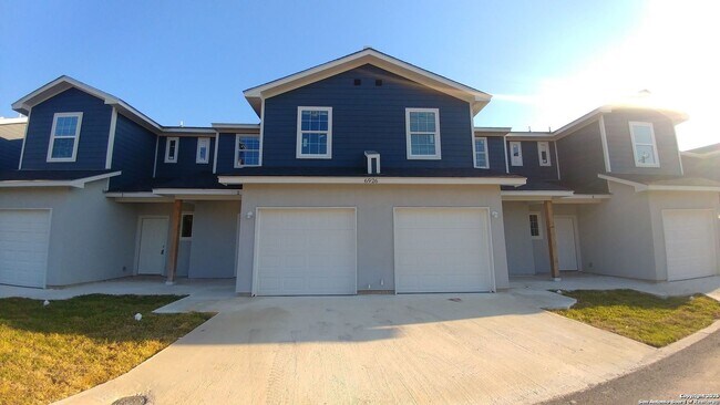 Building Photo - 6926 Crestway Rd