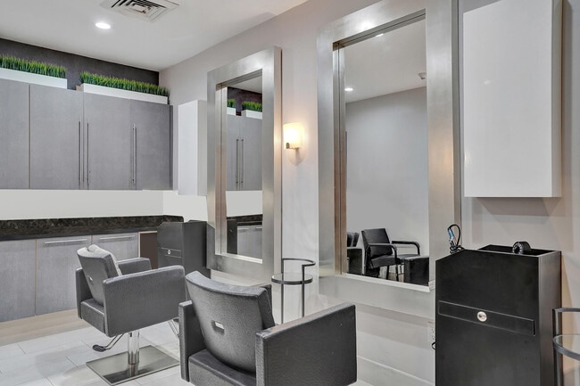 Building Photo - 610 W Las Olas Blvd