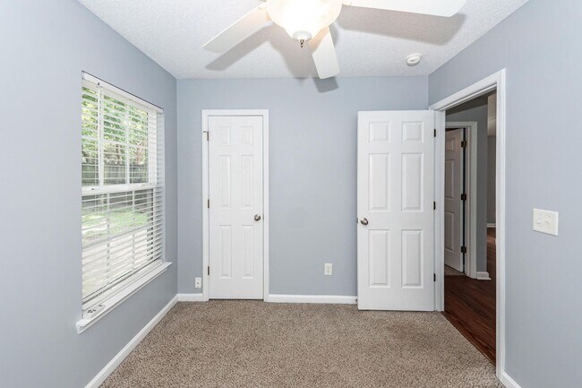 Building Photo - 248 Trickle Dr