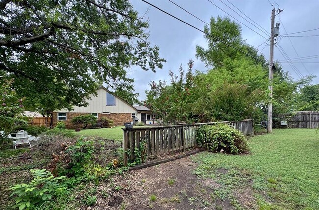 Building Photo - 3604 Jim Robison Dr