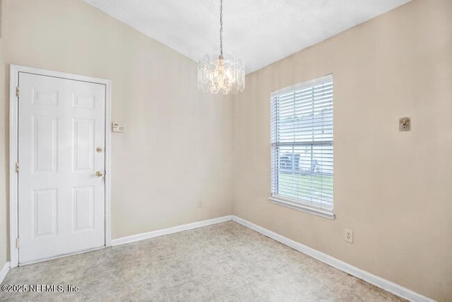 Building Photo - 12895 Bentwater Dr