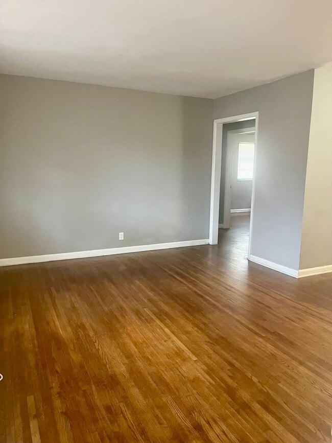 Building Photo - 105 42nd Pl