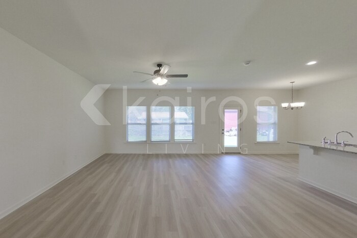 Building Photo - 129 Salvat Dr