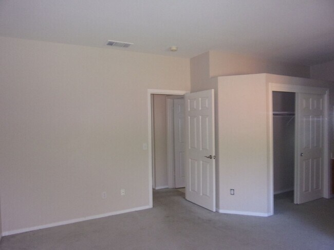 Building Photo - 1609 Paseo Flores Dr