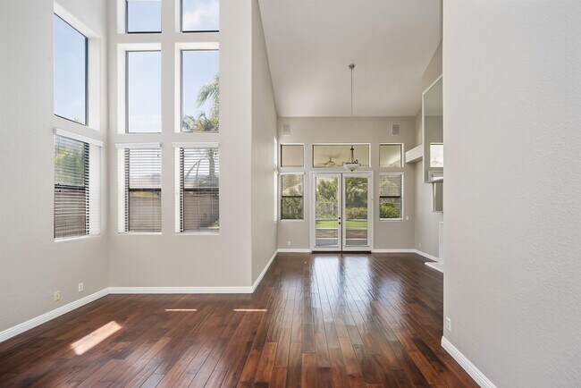 Building Photo - 2820 Mt Niguel Cir