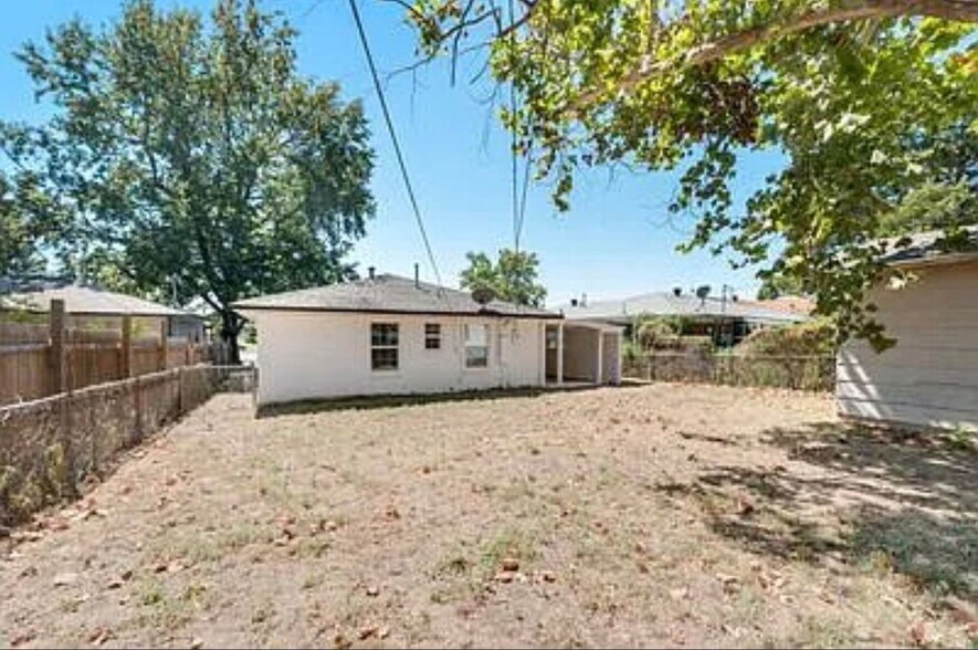 Building Photo - 725 W Brock St